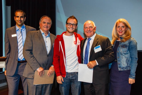 Middle: Potloc's Louis Delaoustre with the jury members and Ralph Karawani, President of BOMA Québec's Next Generation committee